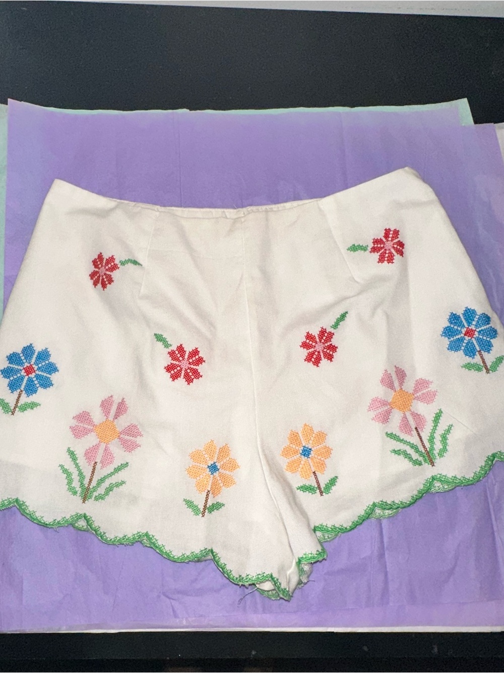 Amable by Mable Embroidered Scallop Shorts - Picture 2 of 7